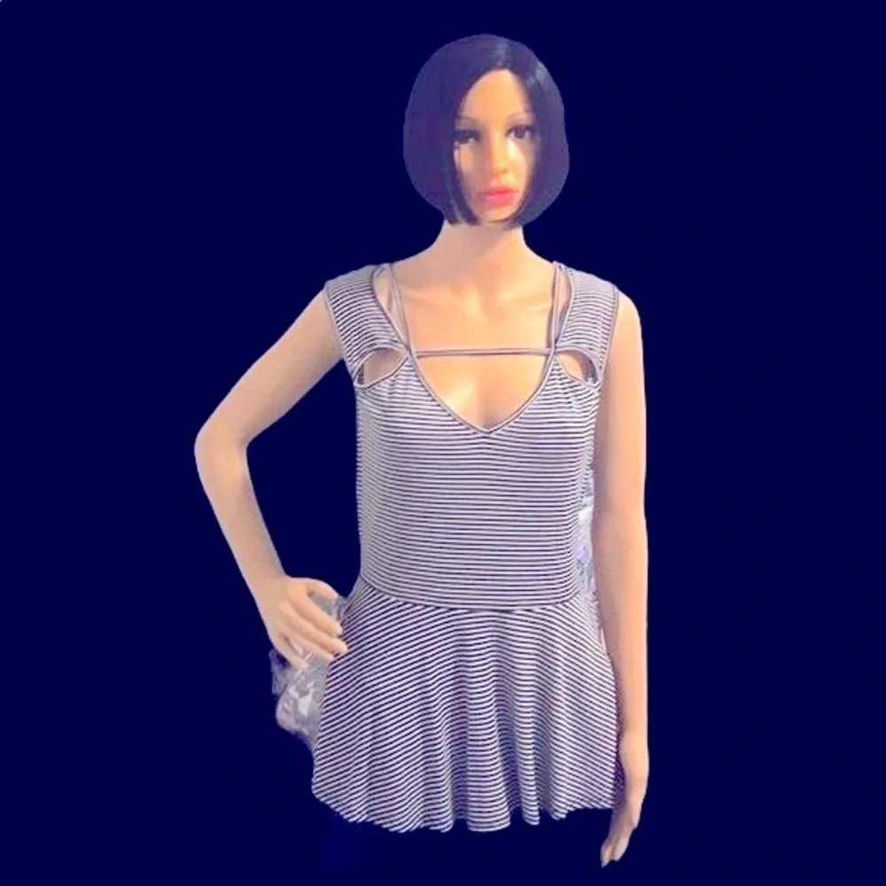 Torrid sleeveless top - Picture 9 of 9